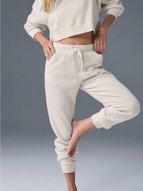 ALO Yoga Women’s Ivory Ribbed Joggers